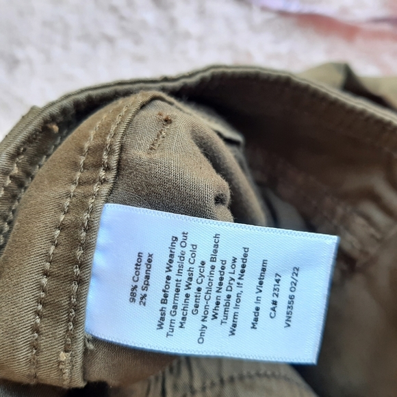 Talbots forest green khaki cargo short  size 8 - Picture 9 of 9